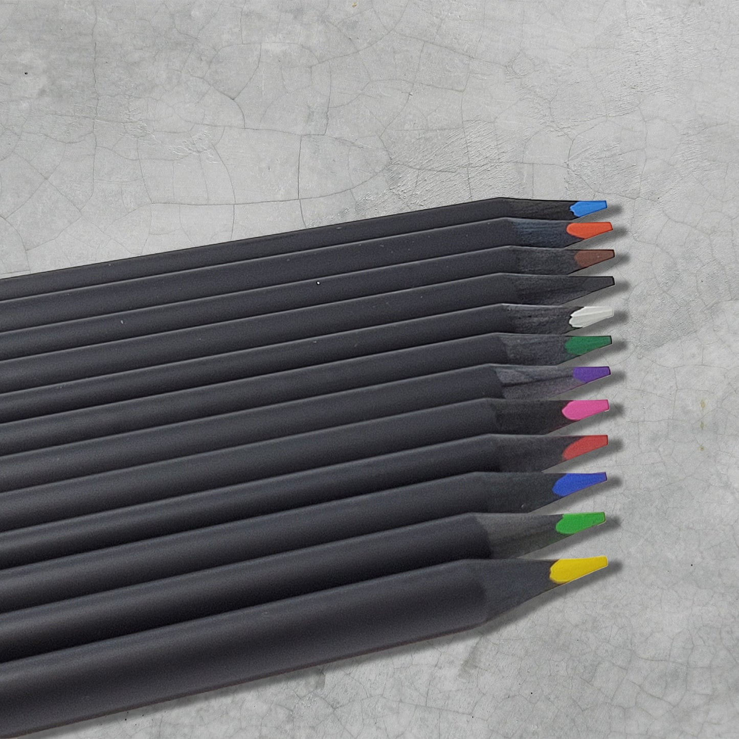 Brooklyn Bridge Silver Tin Box | 12 colored pencils for coloring